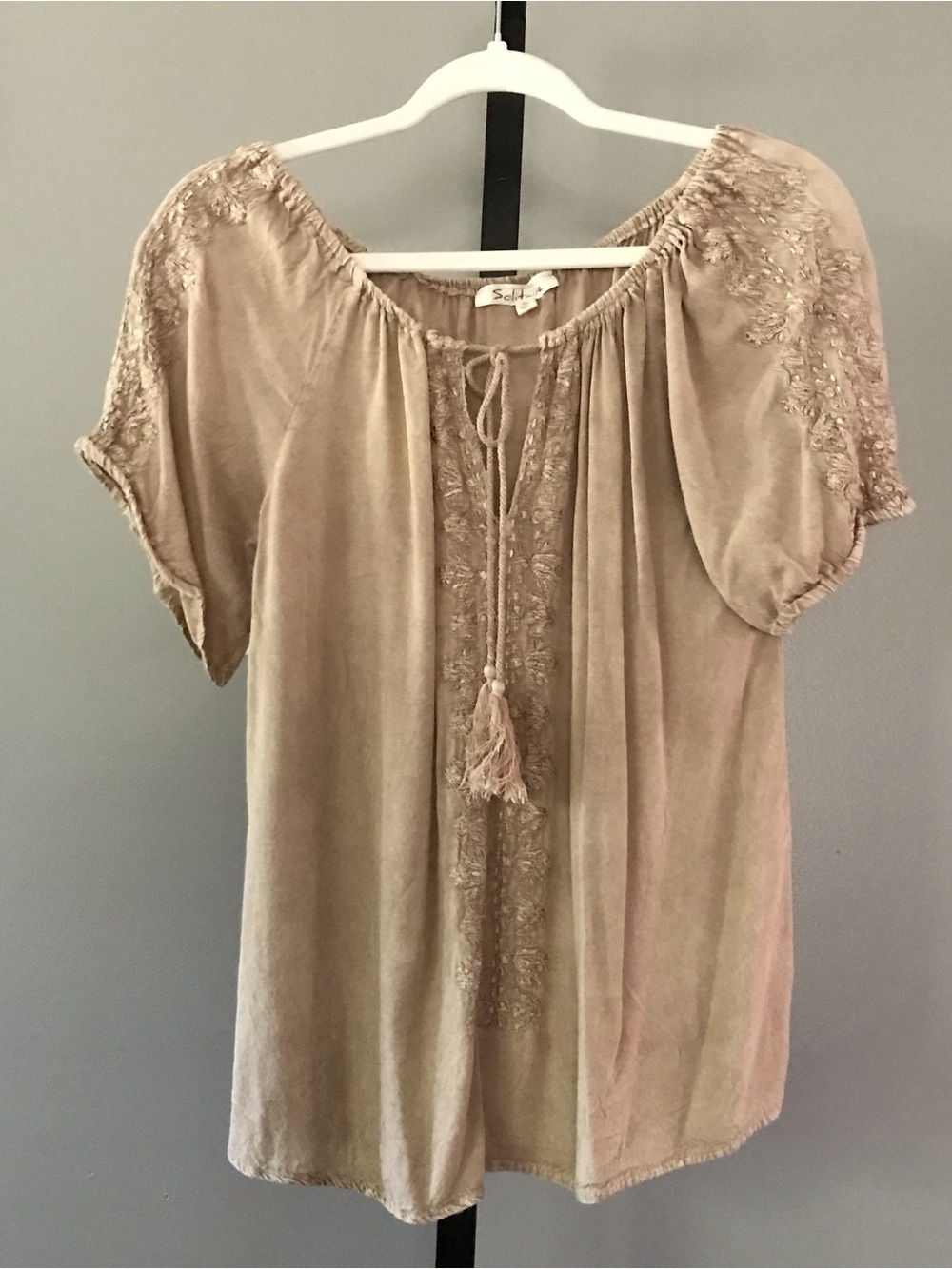 SOLITAIRE WOMENS TAN FLORAL EMBROIDERED BOHO V-NECK TUNIC TOP SIZE M